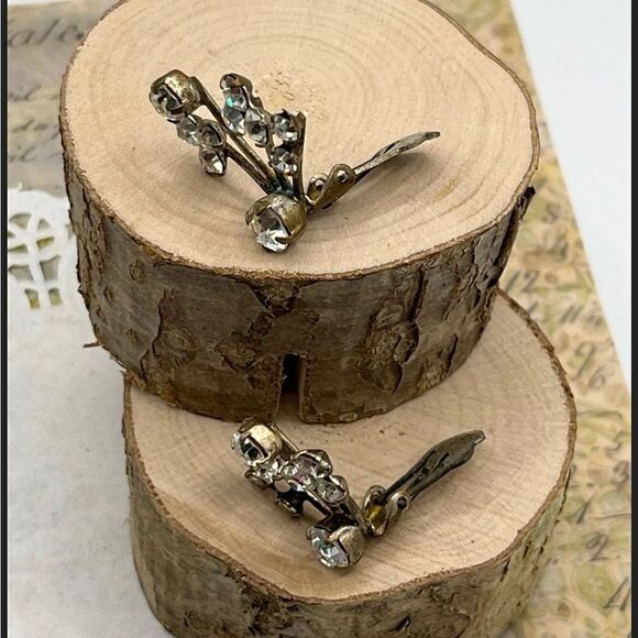 Vintage Clear Rhinestone Clip-on Earrings - Picture 9 of 10